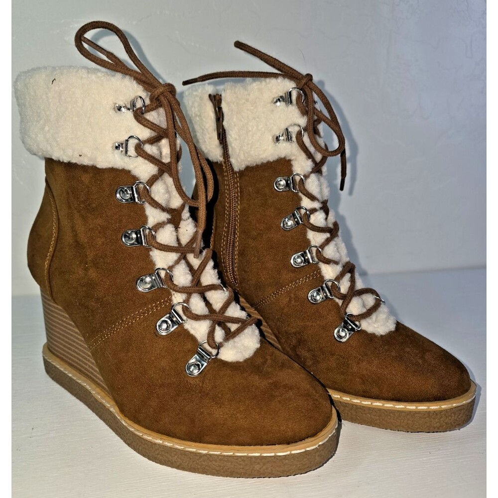 NWT - SM New York Womens Boots size 8 Color Cognac Stile Monica Double Closure